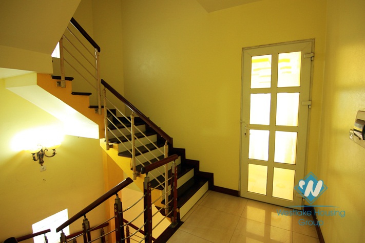 Unfurnished and bright house for rent in Au Co street, Tay Ho district, Ha Noi